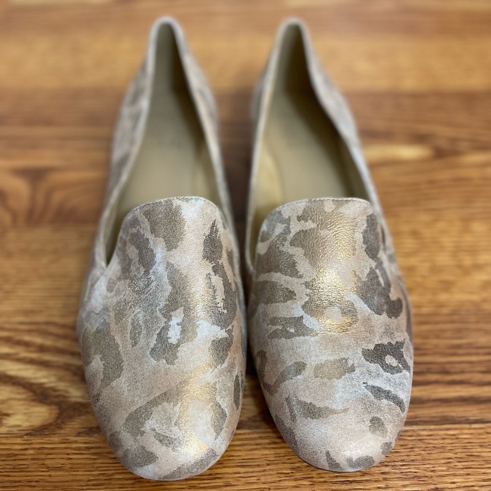 Naturalizer Tan and Rose Gold Loafers size 7